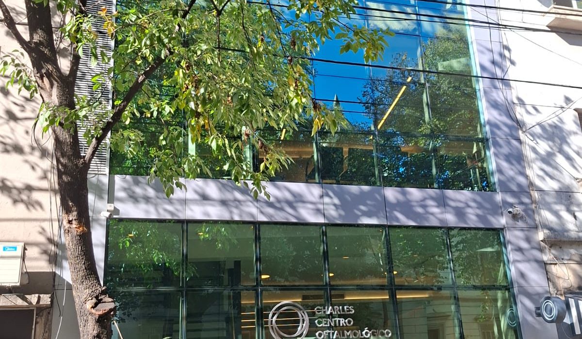Clinica Dr. Charles en Piel de Vidrio