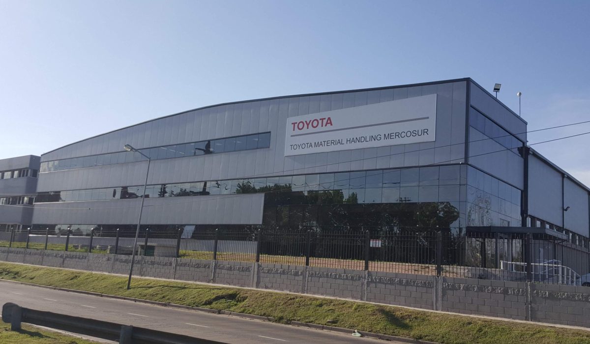 Toyota Pacheco en Piel de Vidrio